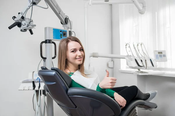 Patiente chez dentiste